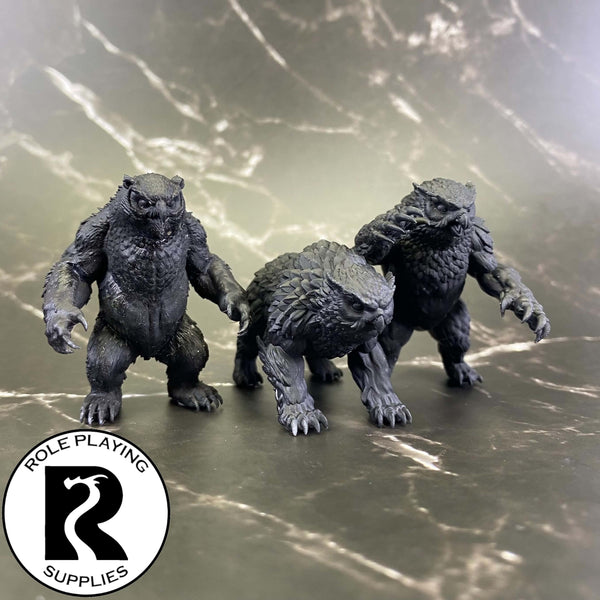 A dnd miniature owlbear primed in black.
